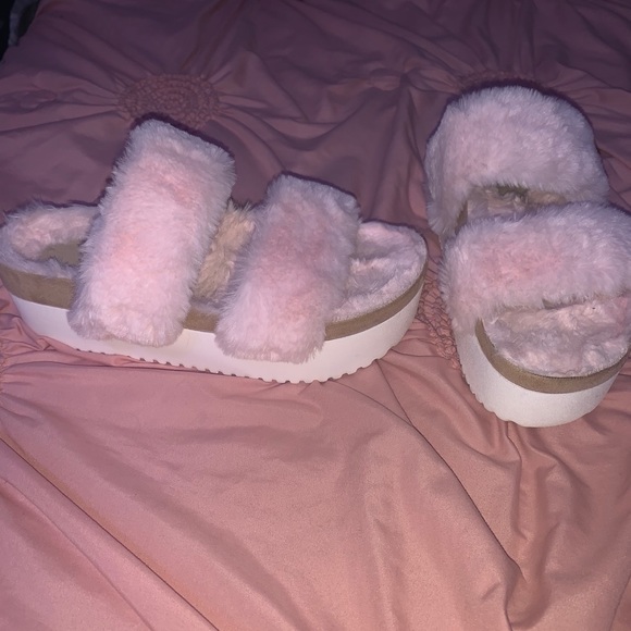 Fluffy pink madden girl shoes - Picture 1 of 2